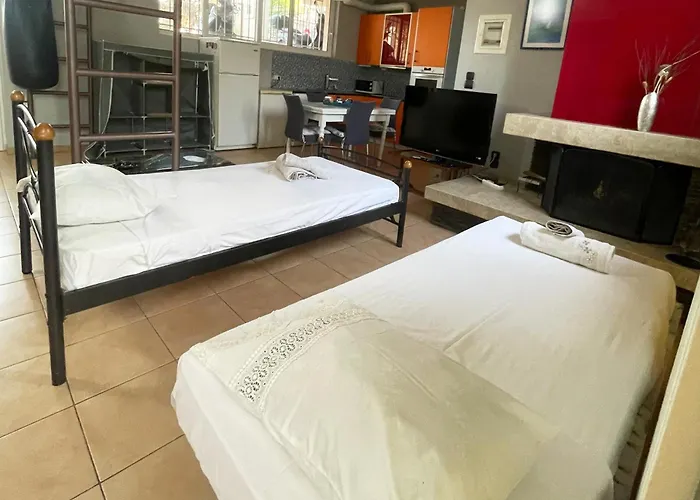 - Independent In Quiet Area * Патра